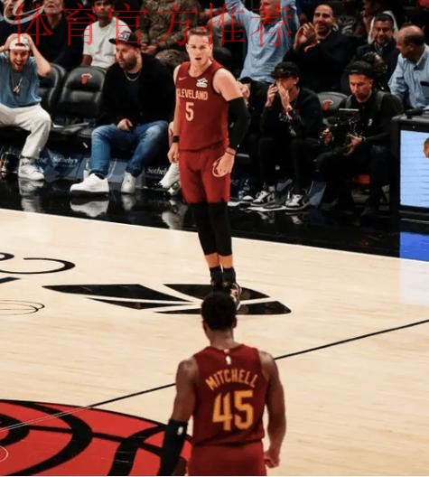 0.4秒空接扣篮绝杀！7人上双掀翻东部第二，快船旧将狂轰33分