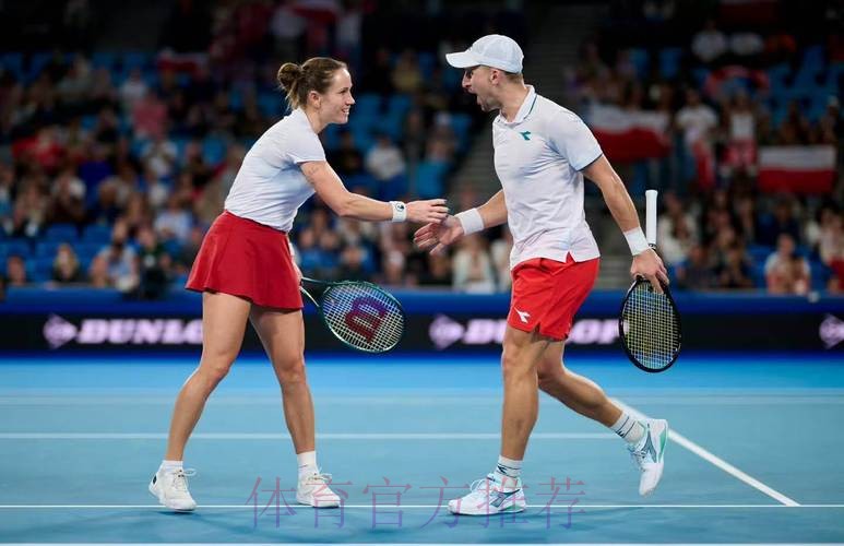 波兰逆转首夺联合杯,本西奇送蛋丝袜仍难救主,瓦林卡被批拖油瓶 波兰逆转首夺联合杯,本西奇送蛋丝袜仍难救主,瓦林卡被批拖油瓶